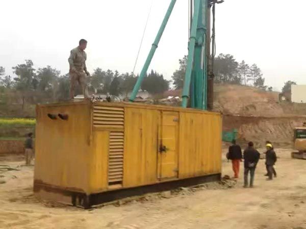 建华如何判断水冷式机油散热器密封件是否需要更换？